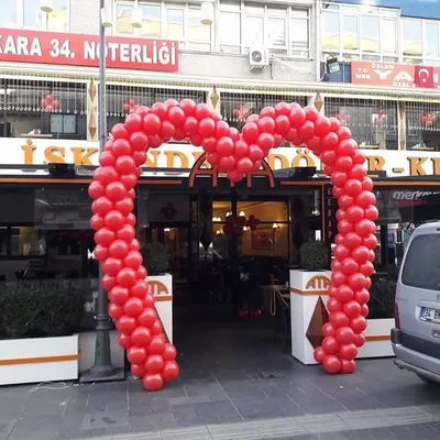 Mağaza Girişi Kırmızı Kalp Balon Kemer Süsleme